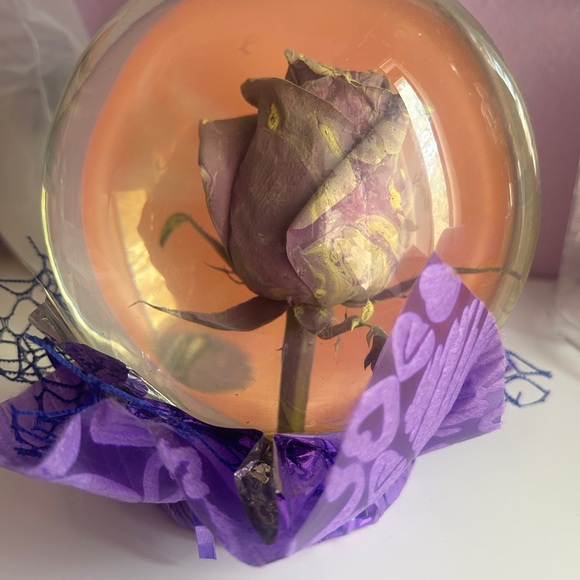 Purple glitter rose globe - Picture 3 of 4